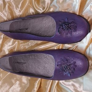 NEW Cushion Walk Flower Shoes in purple   leather, women's size 11EEE